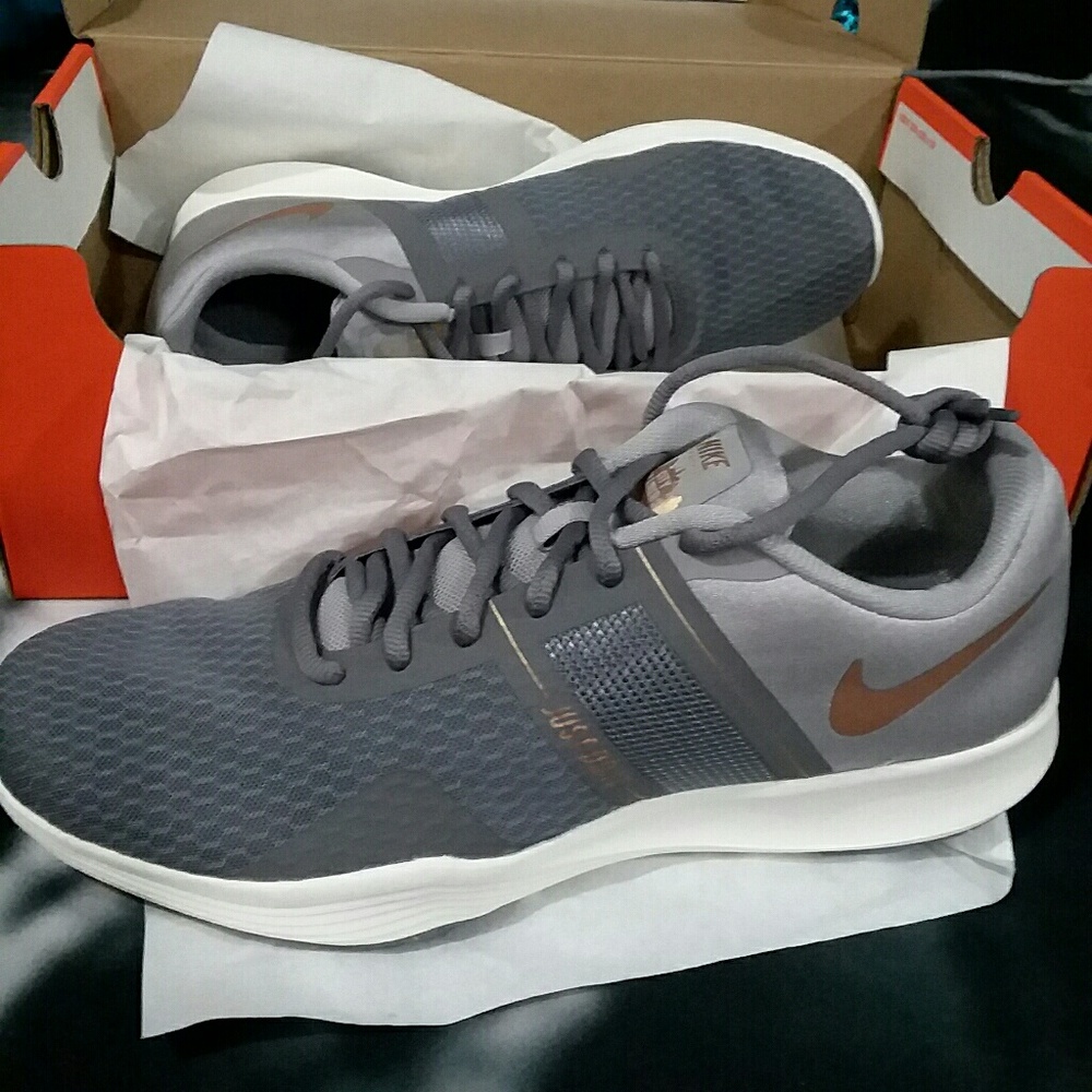 Womens Nike City Trainer 2